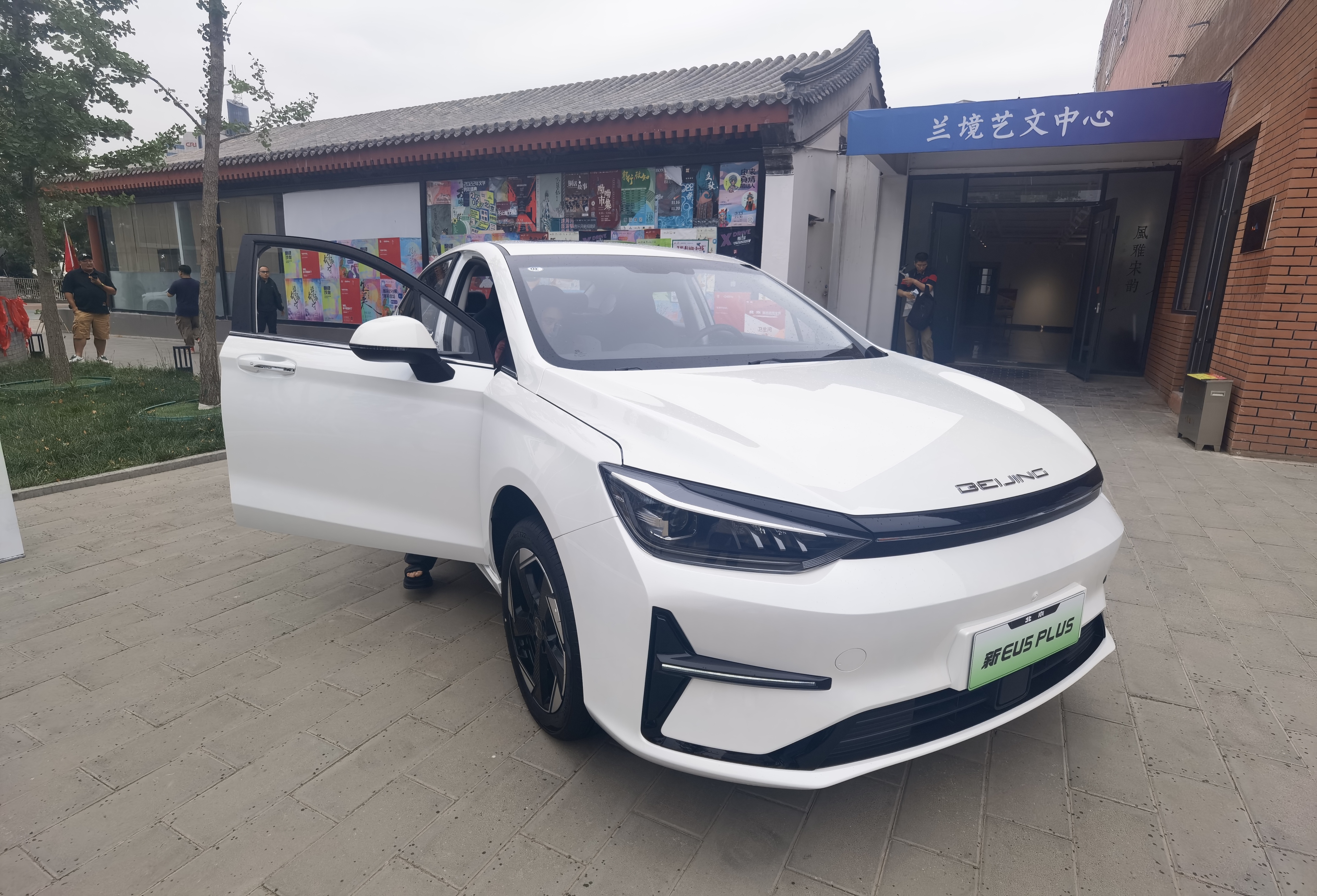 实探北京地区新能源车市：有品牌提前推限时购车权益，多区发券刺激汽车消费